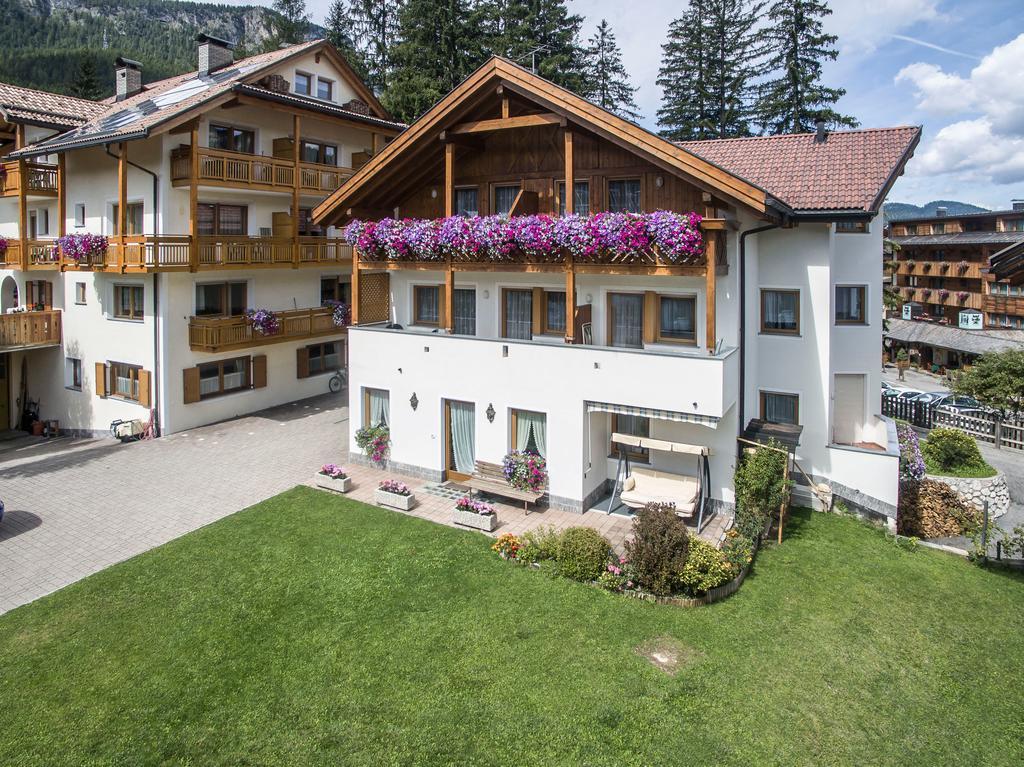 Apartments Lasteis Ла Вилла Экстерьер фото